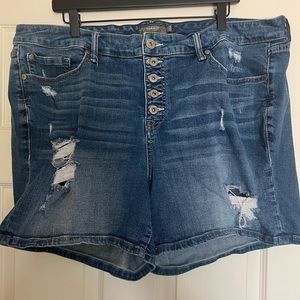 Distressed size 22 Torrid Jean shorts